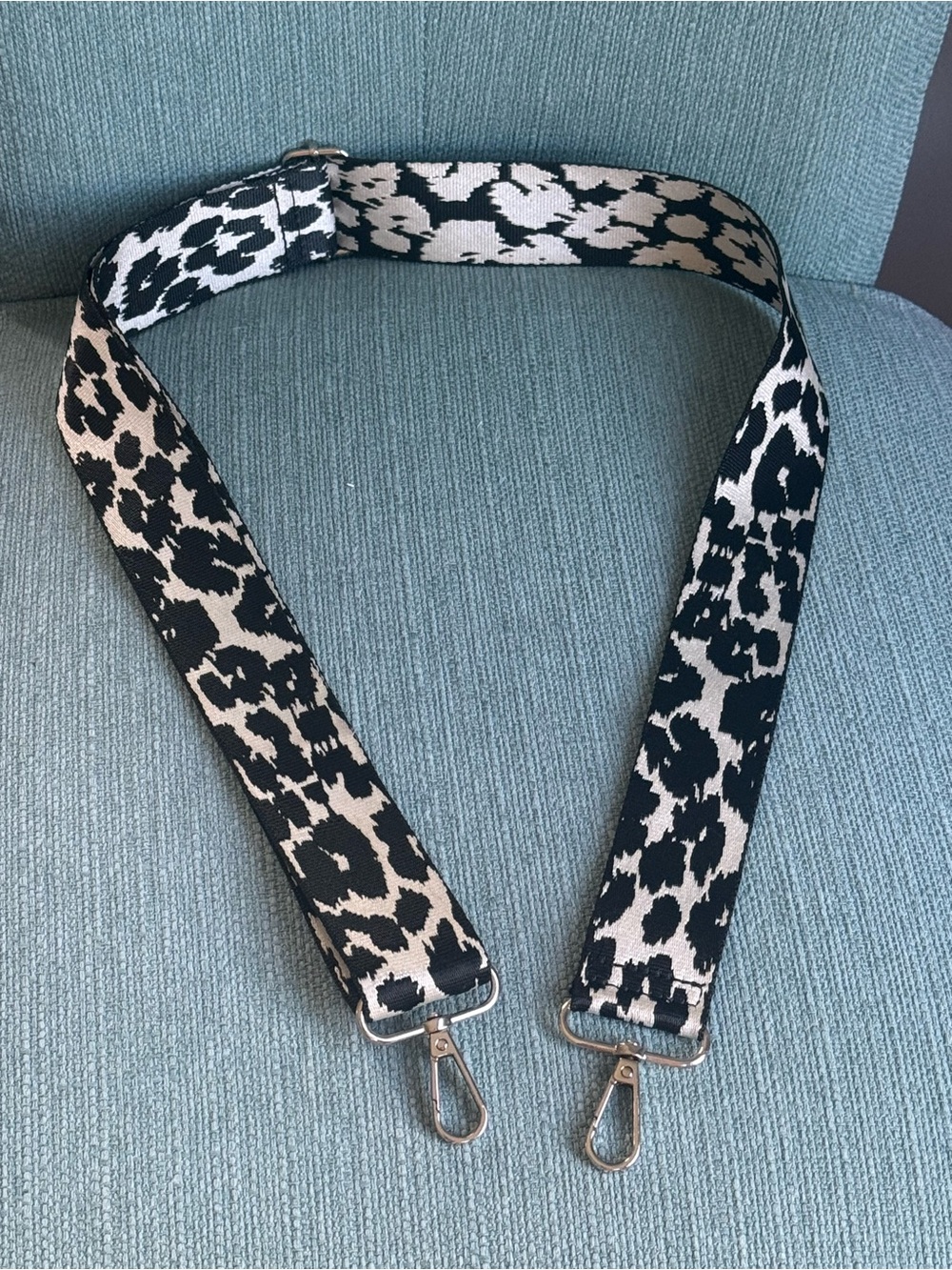 Handbag crossbody strap, black and white Chaya print . Sturdy and adjustable.